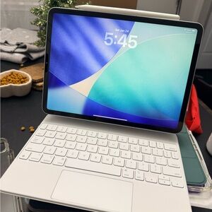 Ipad Pro 11” (2nd generation) 128GB Magic Keyboard & Apple Pencil 2nd gen